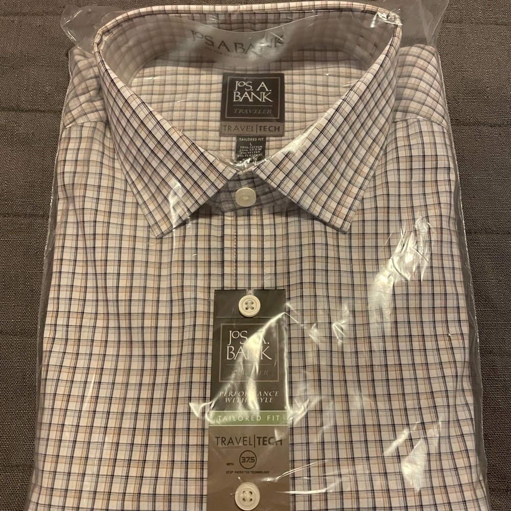 Jos. A Bank Travel Tech - Tailored Fit - Button Down Dress Shirt. BNWT
